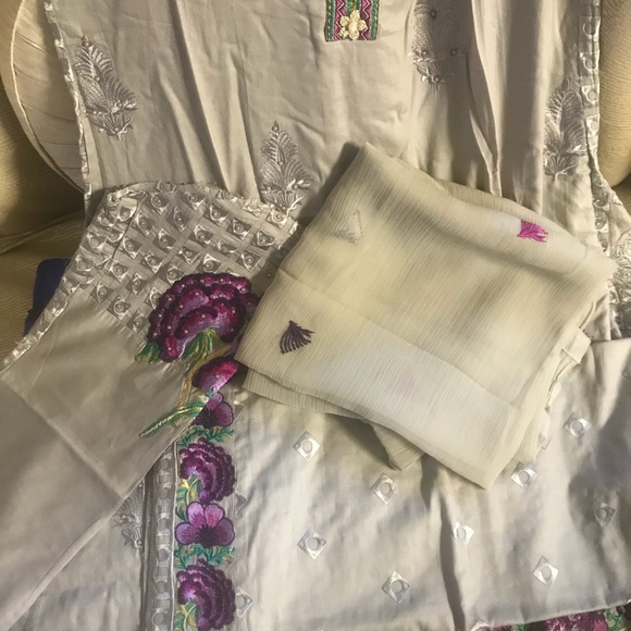 Dress - Picture 7 of 7